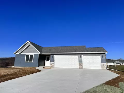 61594 Park View Dr, Prairie Du Chien, WI 53821