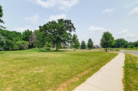 1198 Okeeffe Ave, Sun Prairie, WI 53590