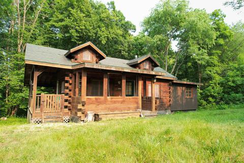 18026 Lewis Ln, Gays Mills, WI 54631