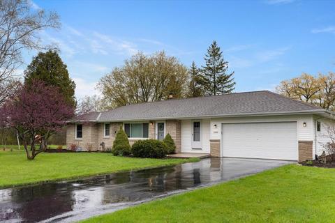 10302 N Sunnycrest Dr, Mequon, WI 53092
