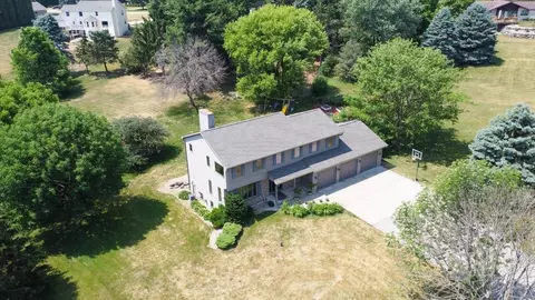 7419 Oak Circle Ct, Middleton, WI 53562