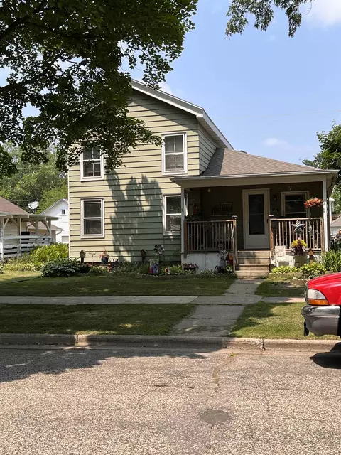 331 7th St, Baraboo, WI 53913