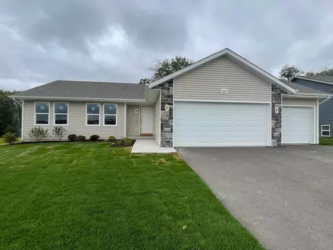 3163 Emerald Dr, Janesville, WI 53546