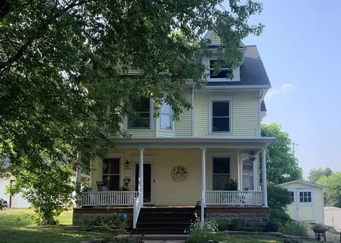 219 Washington St, Mineral Point, WI 53565