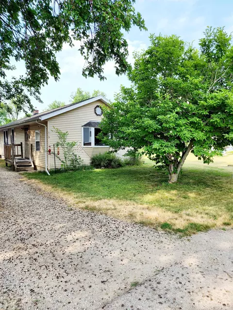 853 E Briar Ln, Beloit, WI 53511