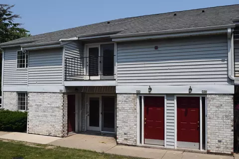 702 Whispering Pines Way, Fitchburg, WI 53713
