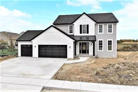 2716 Red Oak Ln, East Troy, WI 53120