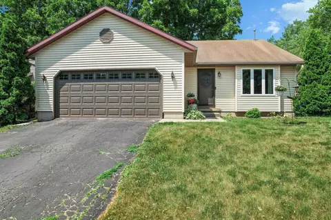 2828 Warner Ln, Madison, WI 53713