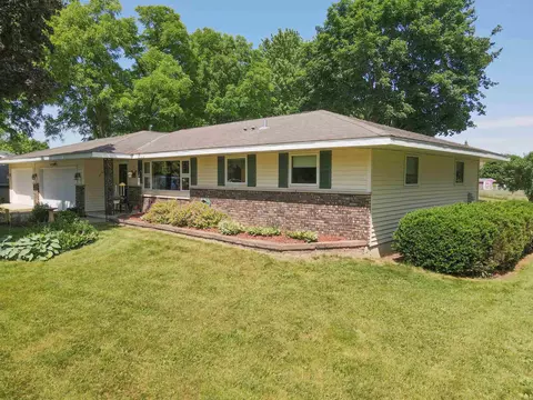 1771 Oakview Dr, Stoughton, WI 53589