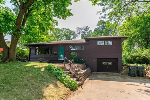 166 Audley Dr, Sun Prairie, WI 53590