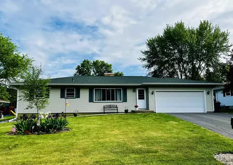 1325 Hyland Dr, Stoughton, WI 53589