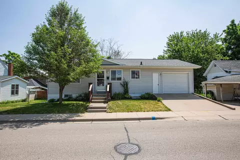 365 N 4th St, Platteville, WI 53818