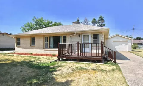 729 E Dogwood Dr, Beloit, WI 53511