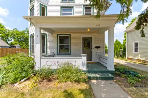 606 E Main St, Mount Horeb, WI 53572