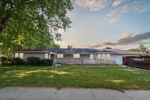 2405-2407 Roxbury Rd, Janesville, WI 53545