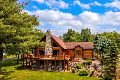 390 White Horse Ct, Nekoosa, WI 54457