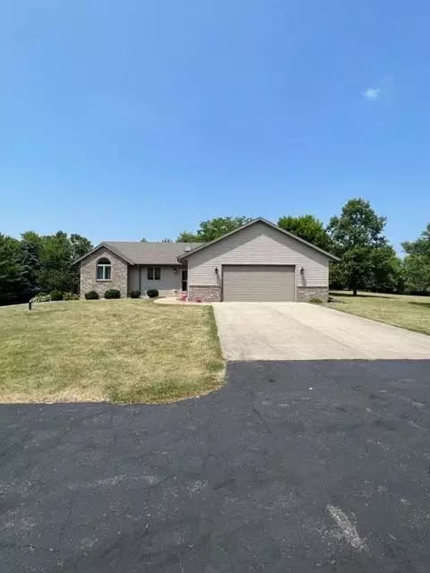 2536 W Glenmoor Ln, Janesville, WI 53545