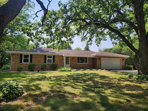 8781 N Black Oak Dr, Edgerton, WI 53534