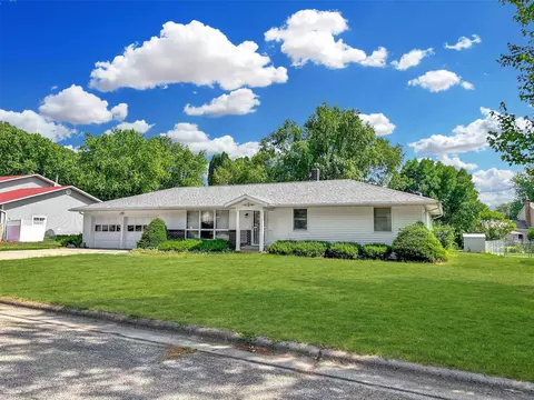 1202 E Wisconsin St, Prairie Du Chien, WI 53821