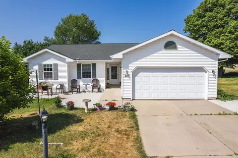 319 Valley Glen Ct, Baraboo, WI 53913