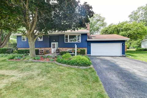 1417 Crystal Ln, Sun Prairie, WI 53590