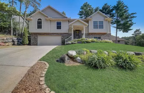 881 Highland Trl, Prairie Du Sac, WI 53578