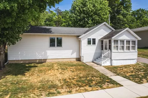 102 S Franklin Ave, North Freedom, WI 53951
