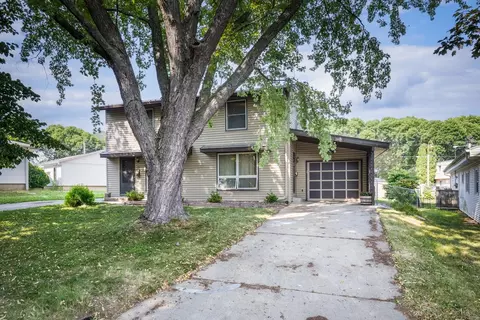 3717-3719 W Karstens Dr, Madison, WI 53704