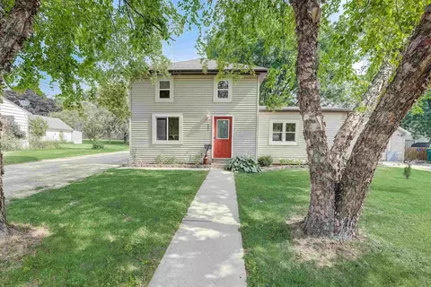 922 W Fulton St, Edgerton, WI 53534