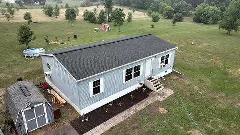 8626 3rd St, Almond, WI 54909