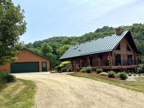 16487 Elm Tree Ln, Richland Center, WI 53581