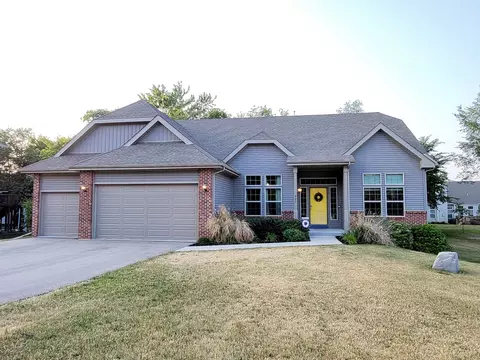 927 Prairieview Dr, Edgerton, WI 53534