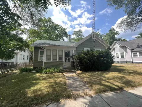 305 E Franklin St, Portage, WI 53901