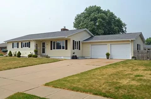 413 W Clay St, Cuba City, WI 53807