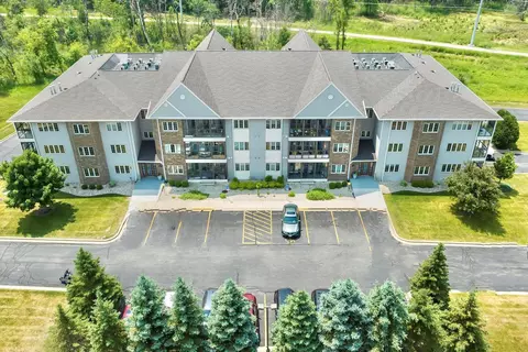255 Oconomowoc Pkwy, Oconomowoc, WI 53066