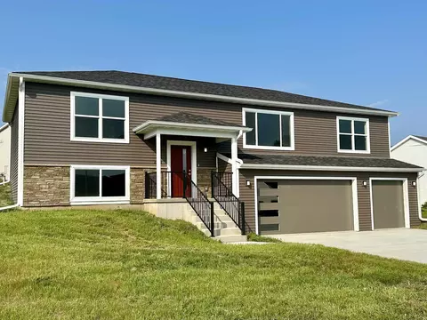 230 Ridge Creek Dr, Janesville, WI 53548