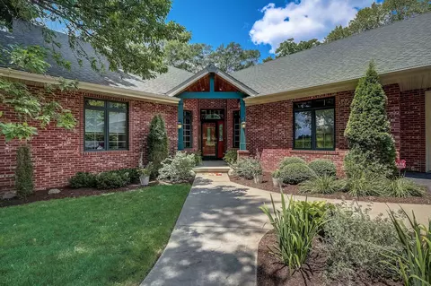 5533 Woodland Dr, Waunakee, WI 53597