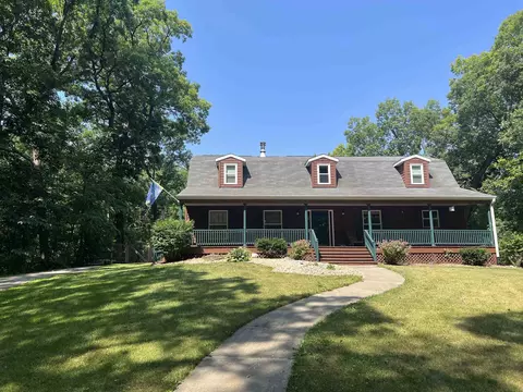 7031 W Thornapple Dr, Janesville, WI 53548