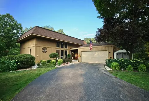 2637 White Oaks Ct, Beloit, WI 53511