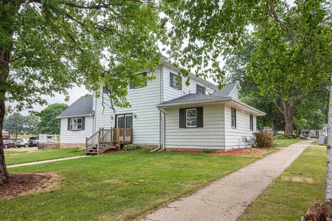 112 2nd St, Benton, WI 53803