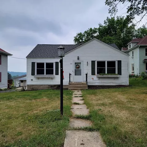 303 Mound St, Blanchardville, WI 53516