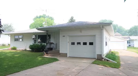 1896 Weber Dr, Sun Prairie, WI 53590
