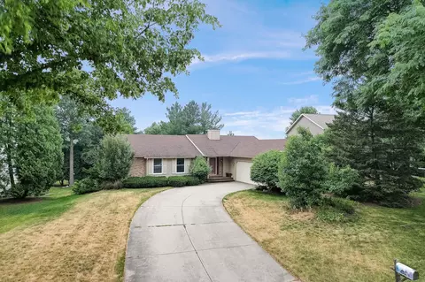 1538 Grosse Point Dr, Middleton, WI 53562