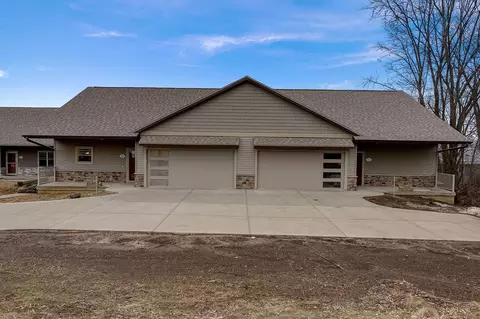 21 Sienna Hills Cir, Mount Horeb, WI 53572