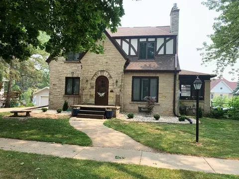 205 Bentley Pl, Edgerton, WI 53534