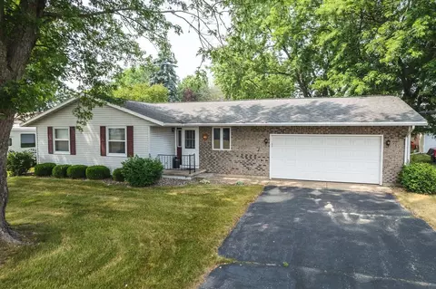 1599 Huntington Park Dr, Reedsburg, WI 53959