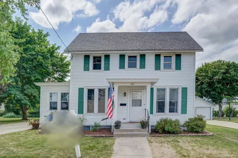 469 1st St, Prairie Du Sac, WI 53578