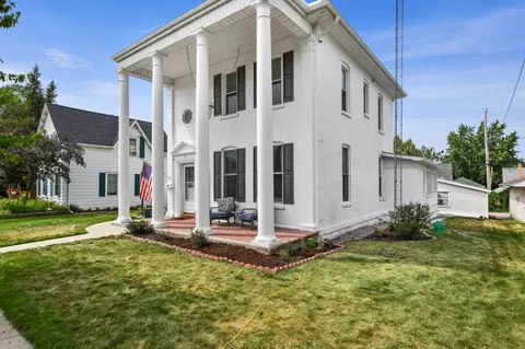 319 W Franklin St, Portage, WI 53901