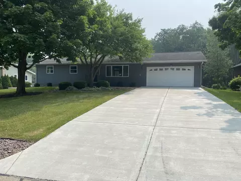 505 Woodview Ln, Dodgeville, WI 53533