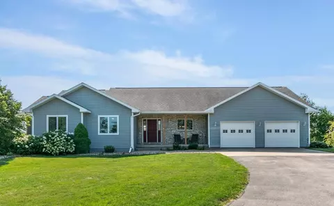 4531 Penny Ln, Dodgeville, WI 53533